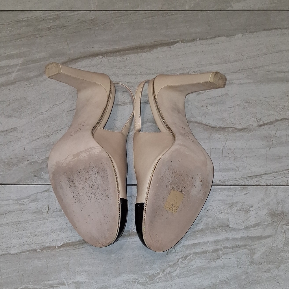CHANEL Two-Tone Slingback Heels in Beige and Black - Picture 4 of 9